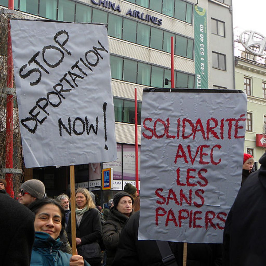 le réseau éducation sans frontières 57 dénonce la situation des sans-papiers - photo : Haeferl (wikimedia commons)